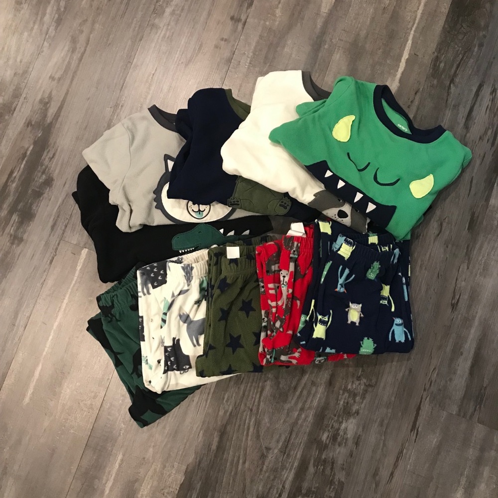 Carters Fleece Pajamas Set of 5 pajamas—Size 6